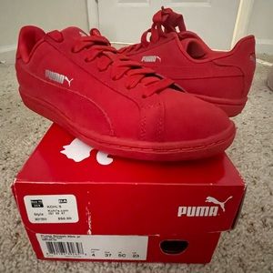 Red PUMA sneakers **NEVER WORN**